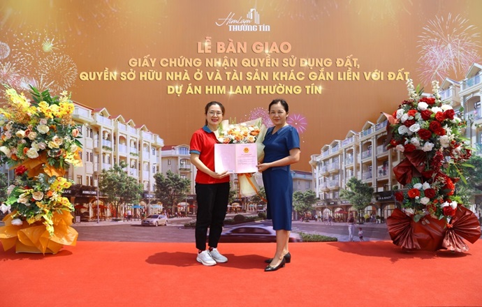 HIM LAM THƯỜNG TÍN CHÍNH THỨC BÀN GIAO SỔ HỒNG CHO CƯ DÂN