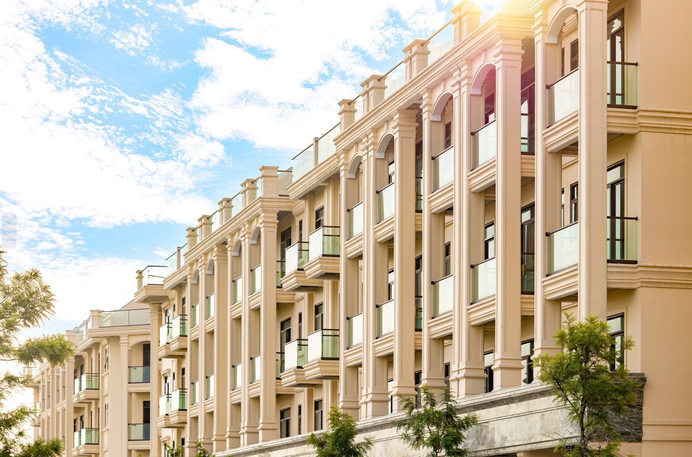 HIM LAM THUONG TIN - LUXURY LIFESTYLE