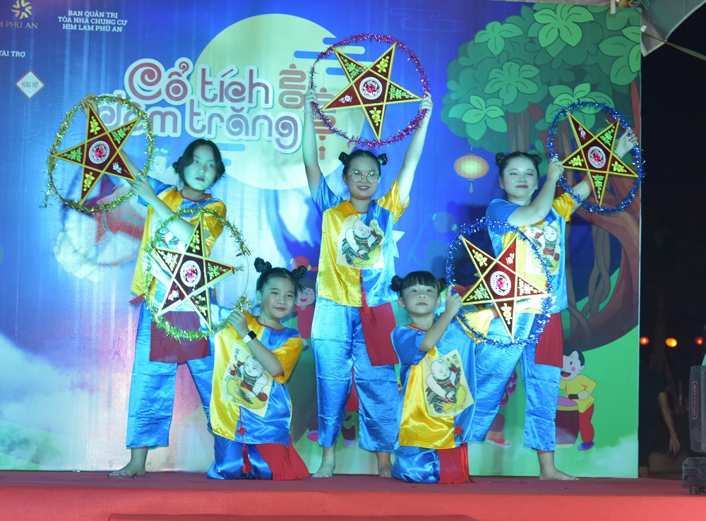 RỘN RÀNG “CỔ TÍCH ĐÊM TRĂNG” TẠI CÁC KHU CĂN HỘ CỦA HIM LAM LAND