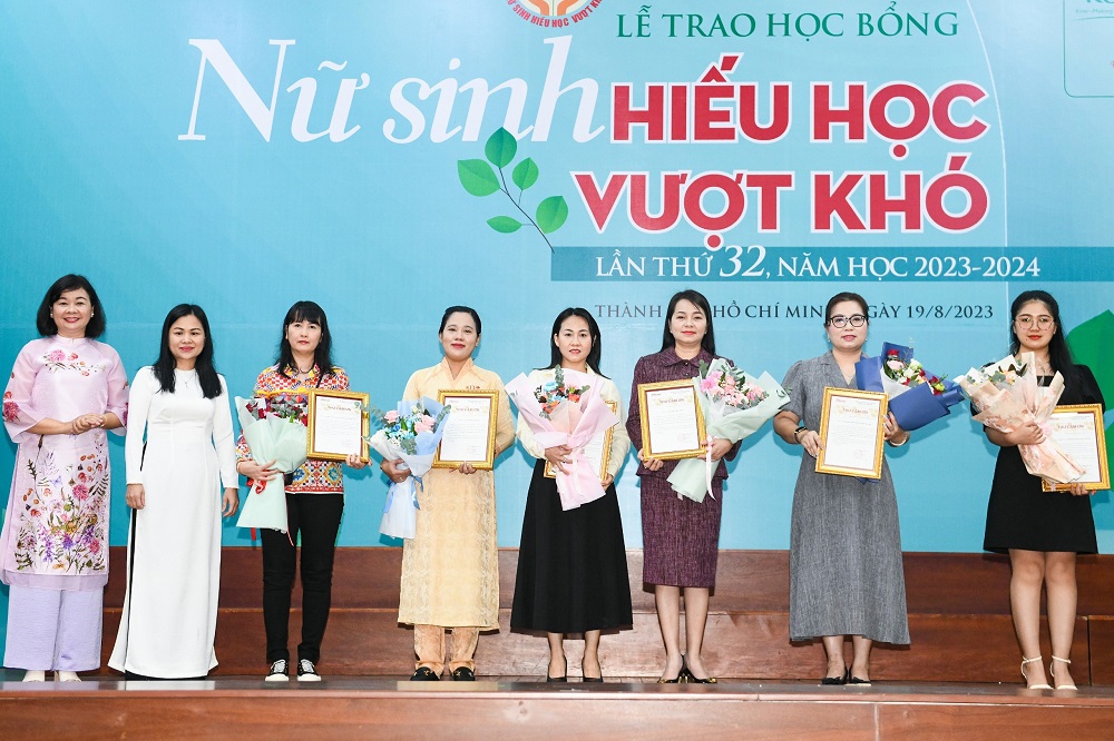 HIM LAM LAND JOINS HANDS TO SUPPORT THE SCHOLARSHIP FUND "STUDENT FEMALE STUDENTS OVERCOMING DIFFICULTIES"